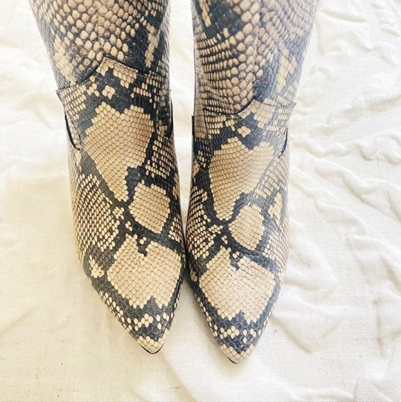 Sexy Chic Snake Embossed Vince Camuto Leather Boots - Picture 9 of 12